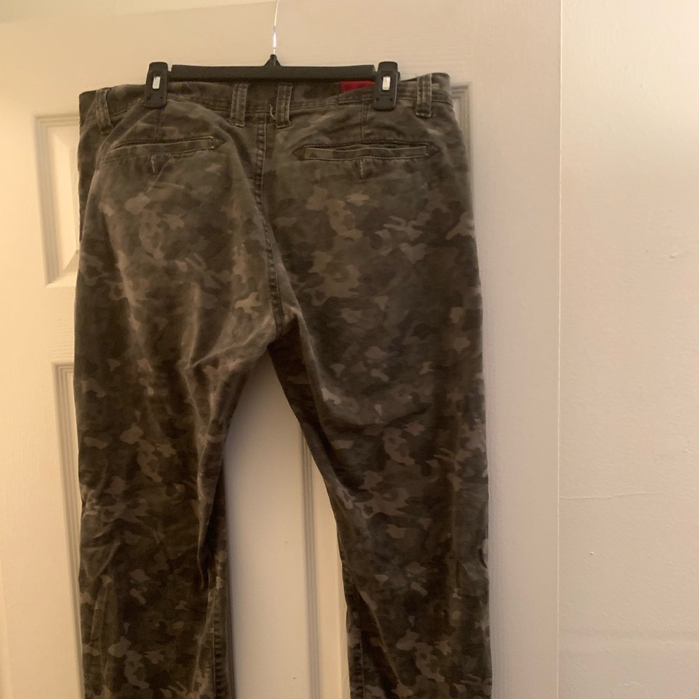 ❌ SOLD Elsewhere ❌Men’s Jordan Craig Camo Jeans - Picture 3 of 4